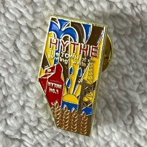 5/$35 Vintage Colourful Hythe Alberta Enamel Souvenir Pin